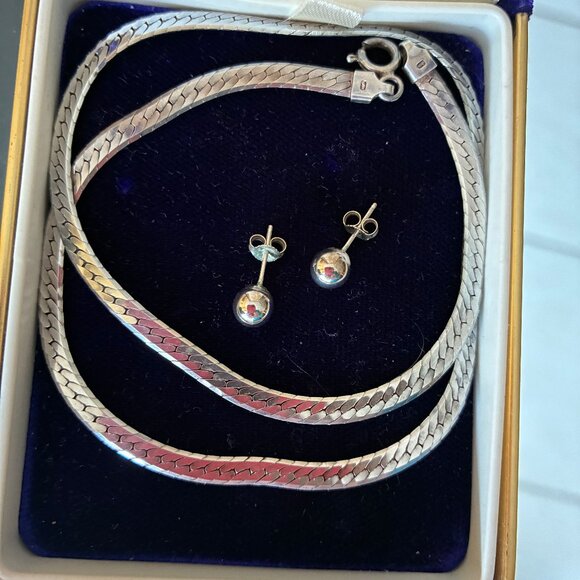 Stering Silver Herringbone chain and studs - Picture 2 of 4